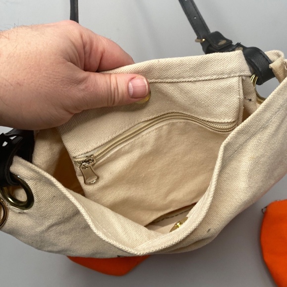 Courageous Women's DSM Half Marathon Shoulder Tote Bag with Pouch Accessory - Picture 7 of 13